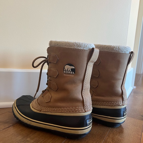 Sorel winter boots. - Picture 6 of 8